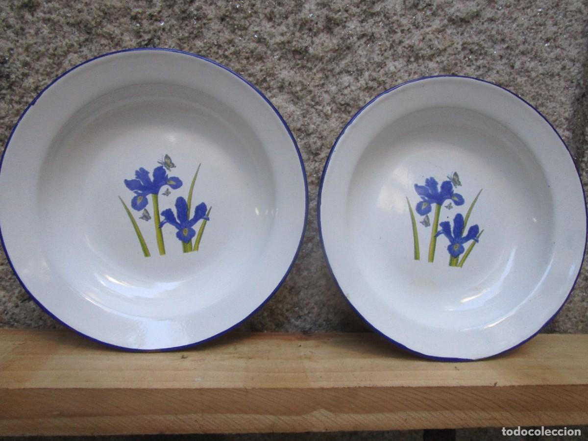 Antiquit&eacute;s: DOS PLATOS HONDOS ESMALTADOS Y DECO FLORAL - MADE IN CHINA APROX 1980, SON ACTUALES, SIN USO PREVIO.