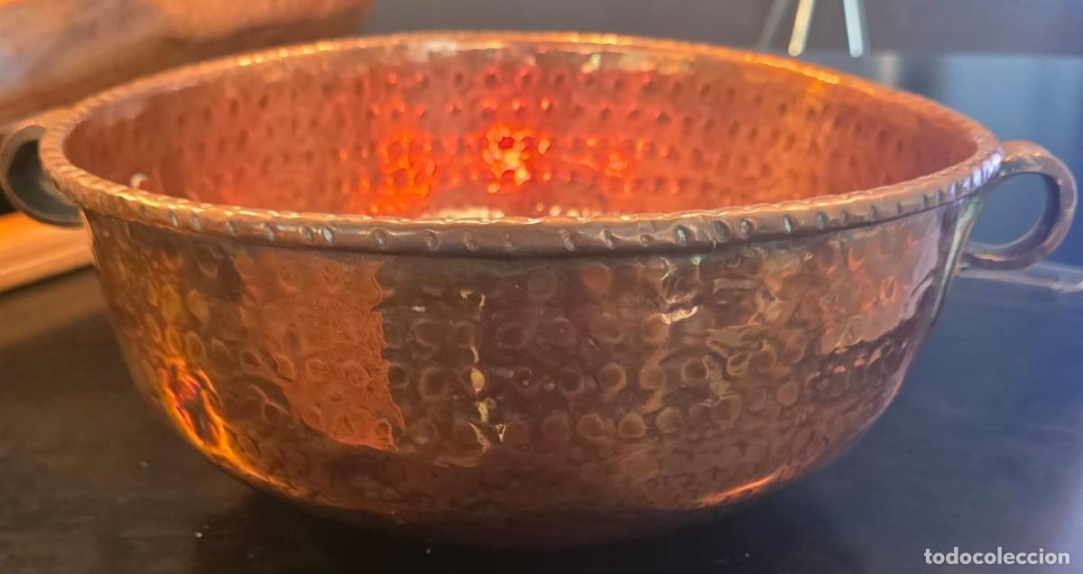 Antiquit&eacute;s: Caldero de cobre martillado con dos asas &ndash; Cuenco artesanal vintage de 31 &times; 13 cm