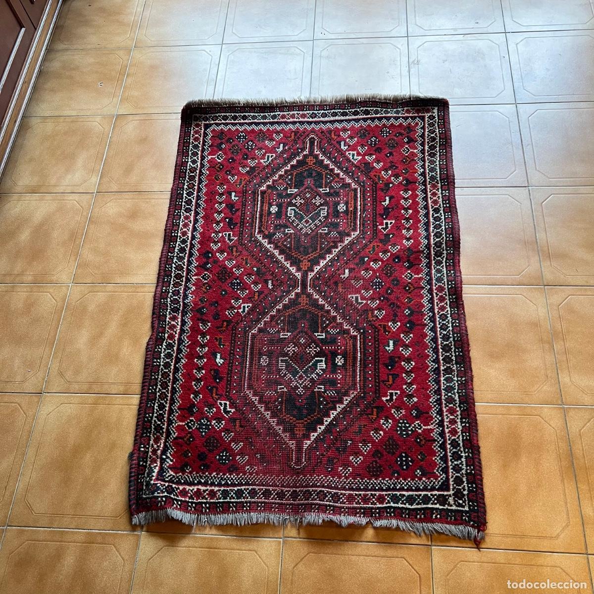 Antiguidades: Alfombra de Pasillo Estilo Persa / Tribal - 127 x 84 cm - Doble Medall&oacute;n Geom&eacute;trico