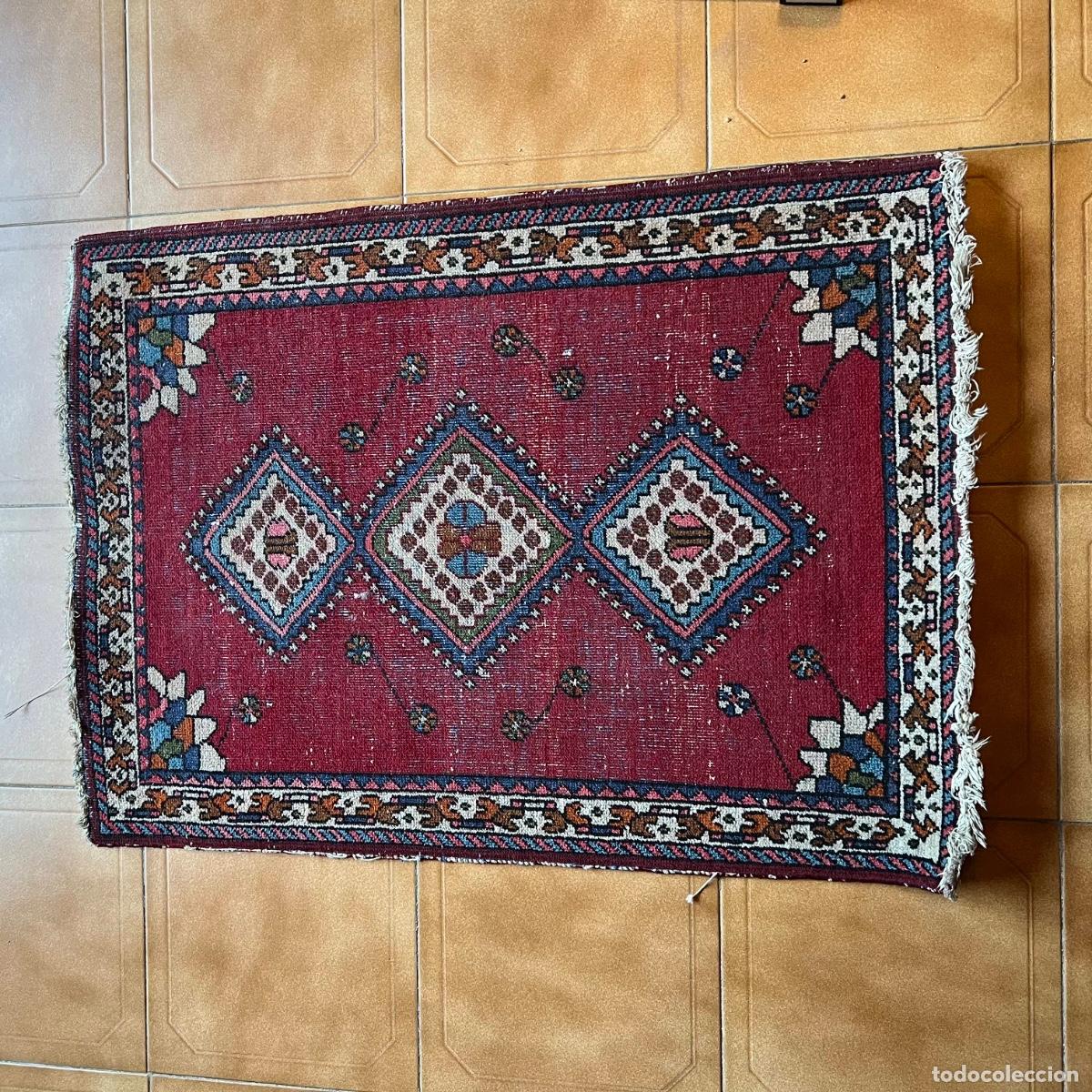Antig&uuml;edades: Alfombra Peque&ntilde;a Estilo Persa / Tribal - 69 x 93 cm - Triple Medall&oacute;n Geom&eacute;trico