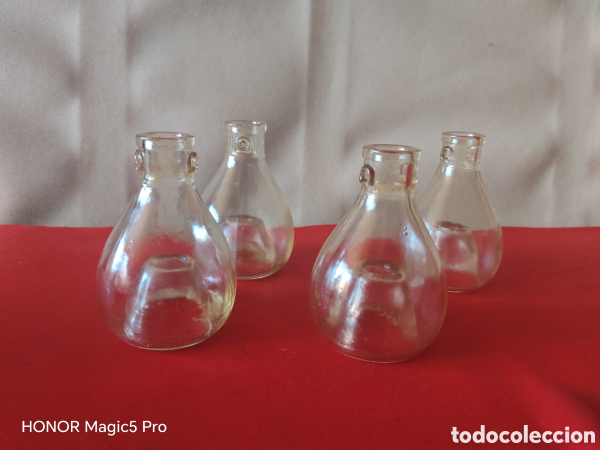Oggetti Antichi: Flote de 4 antigua botellas de cristal de colgar en los &aacute;rboles frutales para cazar mosca e insectos