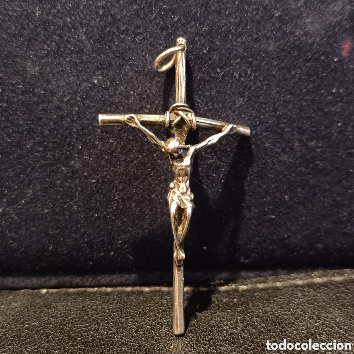 Antiquit&auml;ten: Peque&ntilde;o crucifijo de plata, siglo XX.