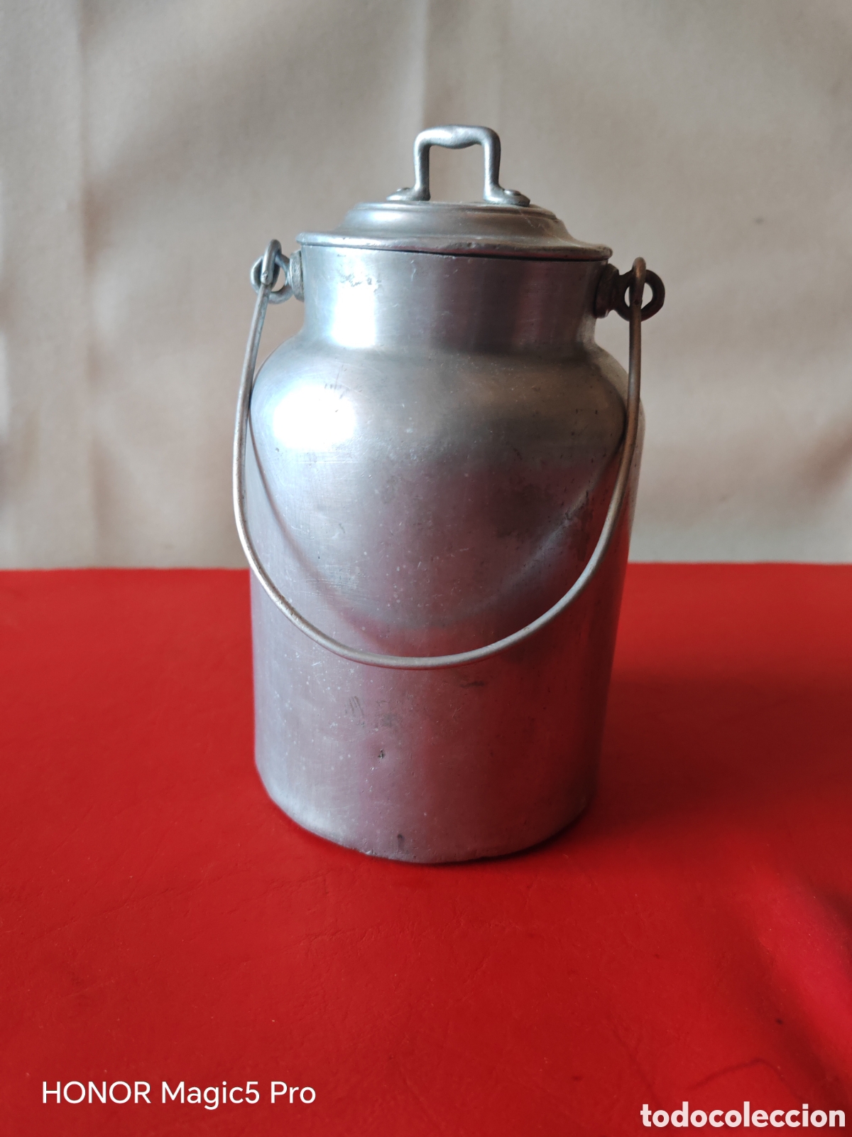 Antiques: Antigua lechera met&aacute;lica en aluminio con asa, capacidad para 3 LT.