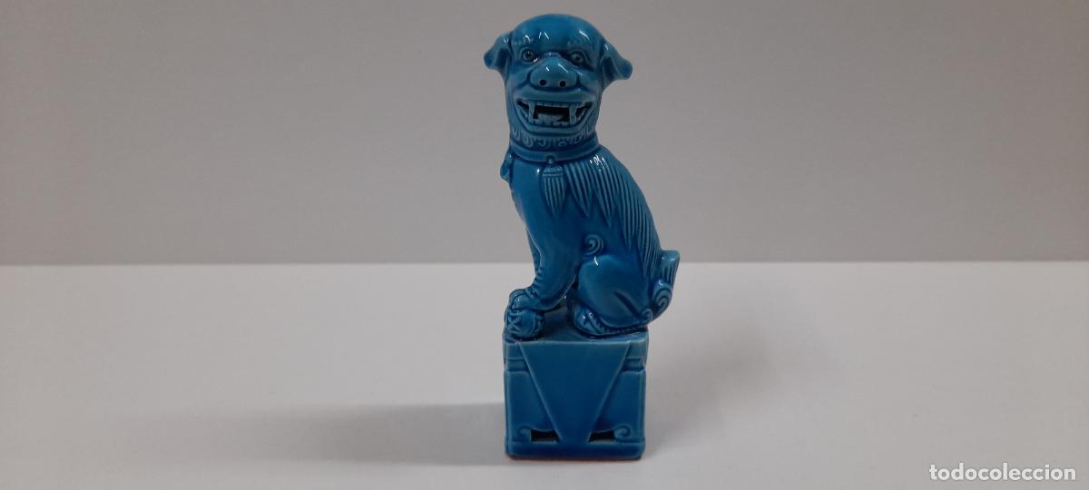 Antig&uuml;edades: PERRO FOO - MACHO . REALIZADO EN PORCELANA ESMALTADA . COLOR TURQUESA . MEDIDA DE ALTURA 12 CM