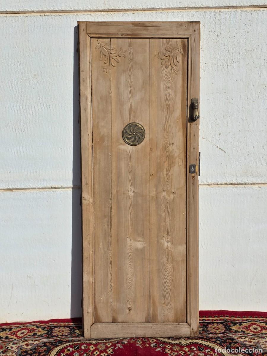 Antiquit&auml;ten: Puerta antigua con tallados