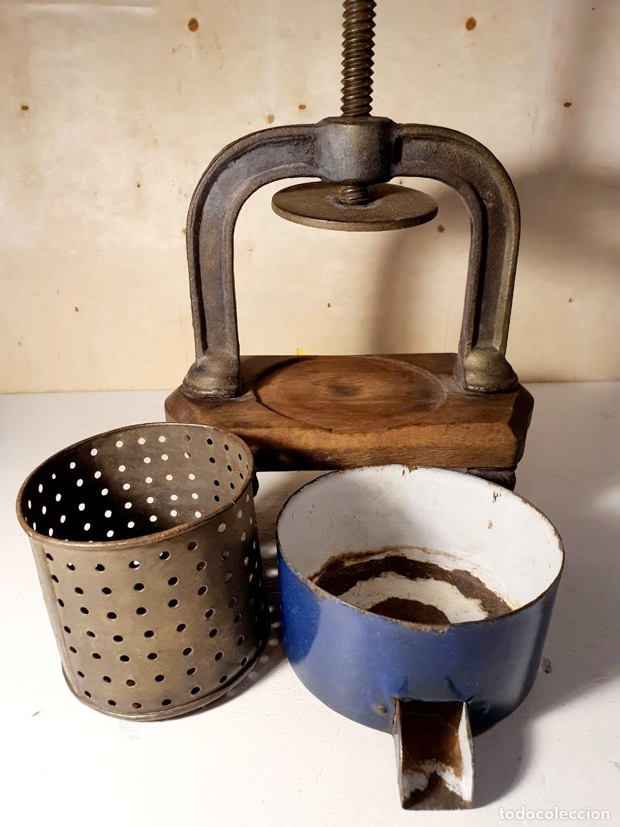 Antig&uuml;edades: Prensa de cocina, 1890. - Foto 5