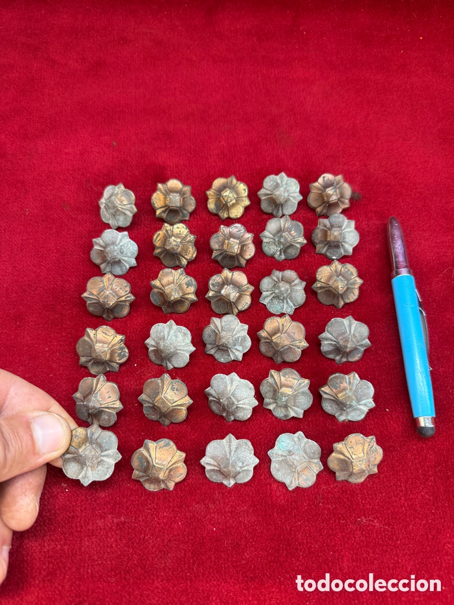 Antig&uuml;edades: Gran lote de 30 clavos antiguos de laton!