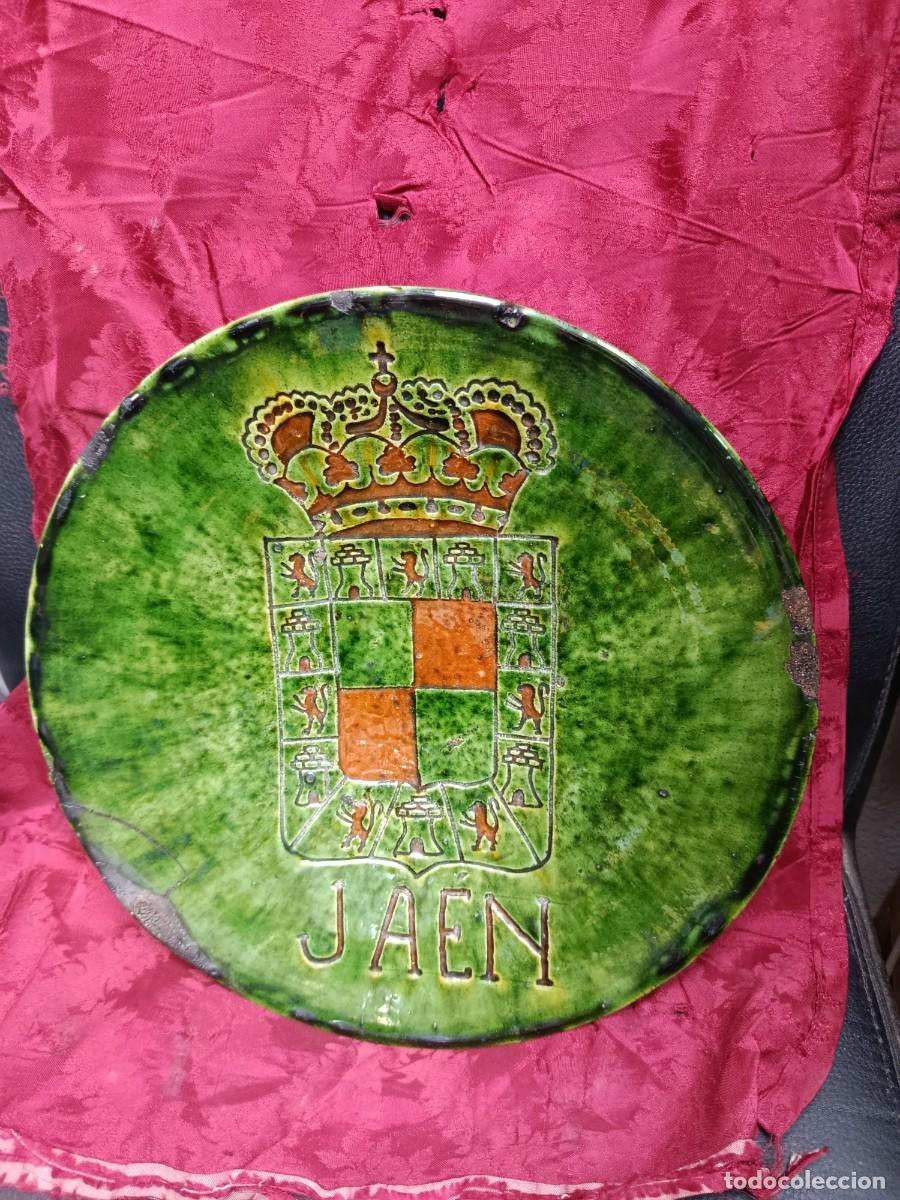 Oggetti Antichi: Plato de cer&aacute;mica de &Uacute;beda antiguo con escudo de Ja&eacute;n