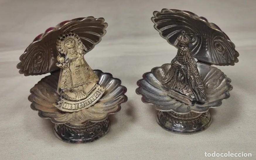 Oggetti Antichi: Pareja de conchas de NUESTRA SE&Ntilde;ORA VIRGEN DE COVADONGA (ASTURIAS) y la otra con ni&ntilde;os en brazos.