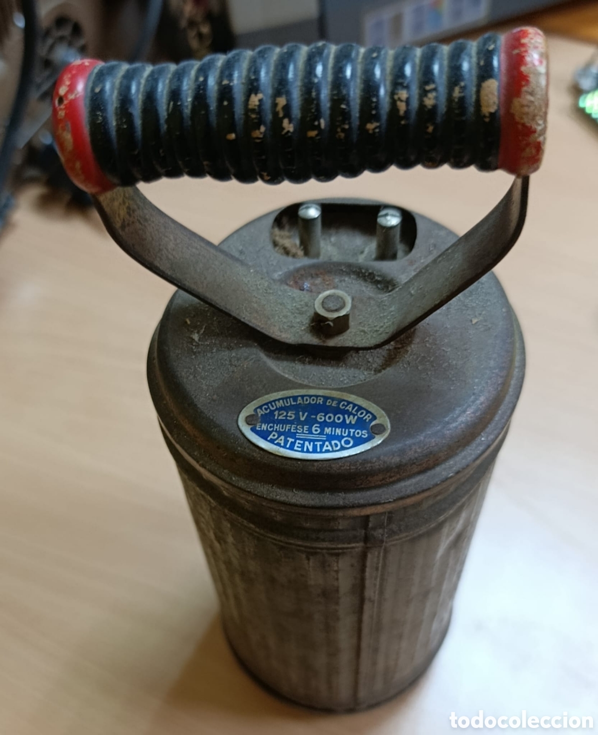 Antiquit&eacute;s: Acumulador de calor / calentador de cama el&eacute;ctrico antiguo (calientacamas de tubo/cil&iacute;ndrico).