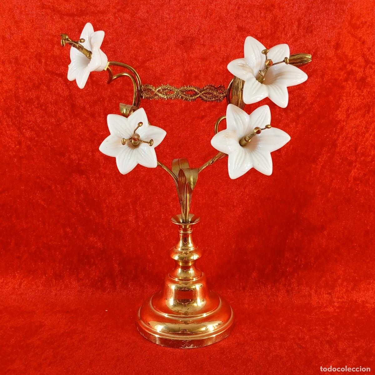 Oggetti Antichi: PRECIOSA FLOR DECORATIVA EN CRISTAL BLANCO Y LAT&Oacute;N - 29 CM