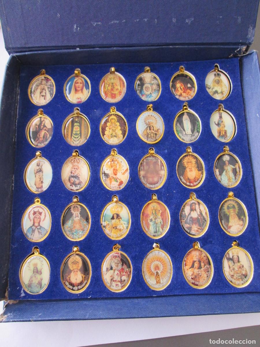 Antig&uuml;edades: CAJA CON 30 MEDALLAS DE VIRGENES DE ESPA&Ntilde;A - DEVOCIONES DE LA VIRGEN
