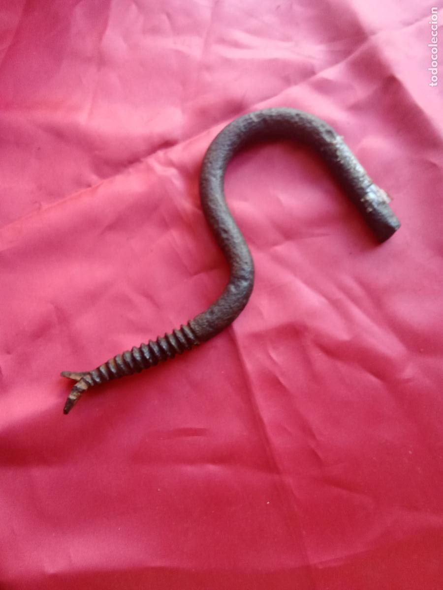 Antiques: Gancho o soporte de luz antigua para poste. Caja Ferralla