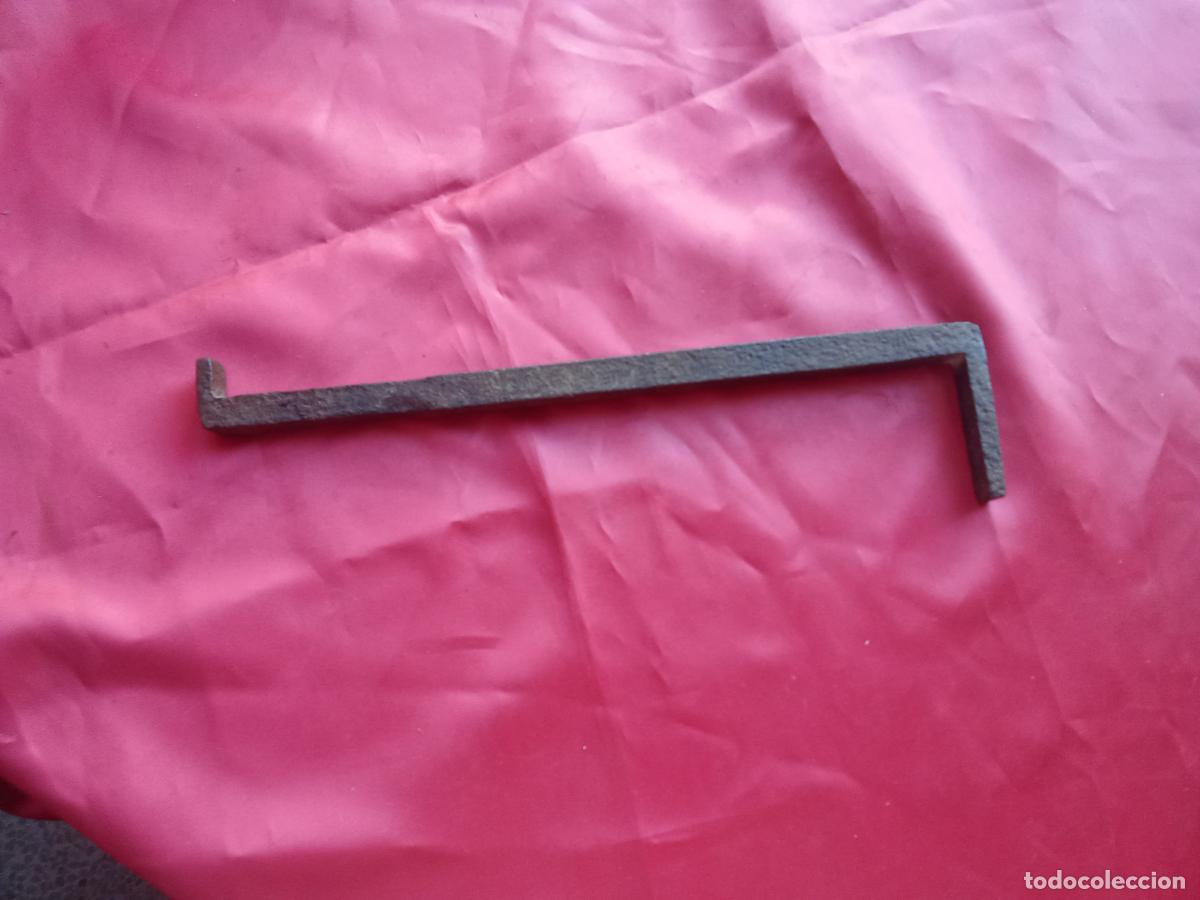 Antiques: Pieza de Hierro de Forja (ignoro su uso). Caja Ferralla