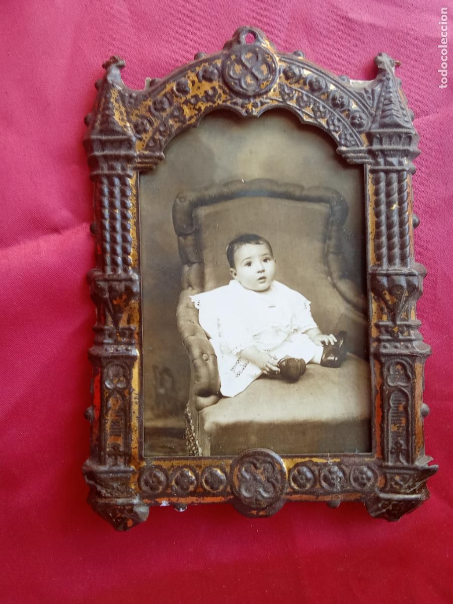 Oggetti Antichi: Marco Modernista de Metal con foto de ni&ntilde;o peque&ntilde;o. Rinconera
