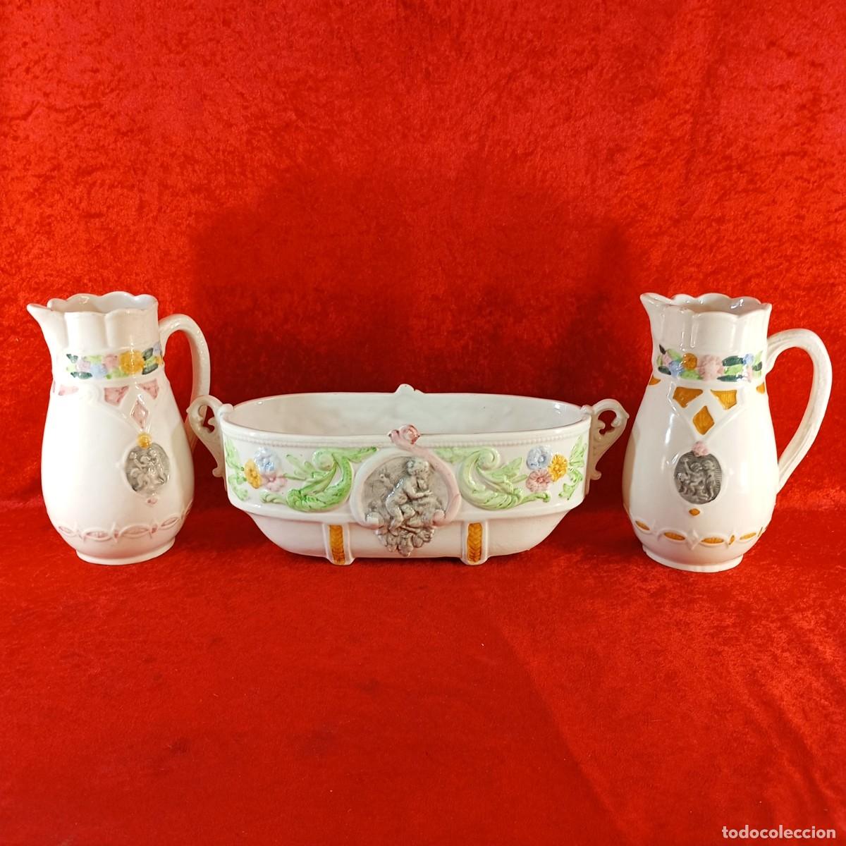 Oggetti Antichi: JARDINERA Y DOS JARRAS DE CERAMICA POLICROMADA A MANO - MODERNISTA - SIGLO XIX - 45 CM - 27 CM
