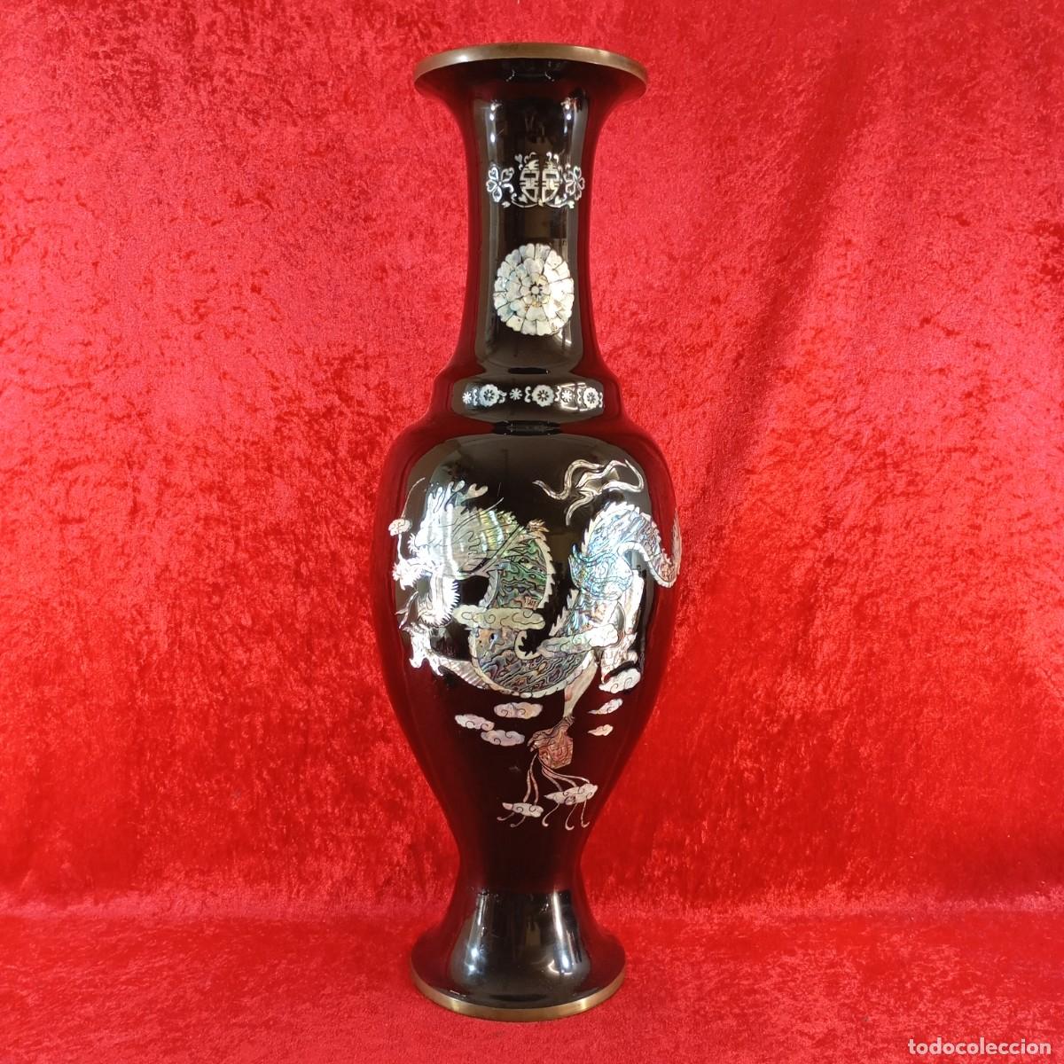 Oggetti Antichi: PRECIOSO JARRON ASI&Aacute;TICO EN LAT&Oacute;N Y N&Aacute;CAR INCRUSTADO - 66 CM - PIEZA DE MUSEO