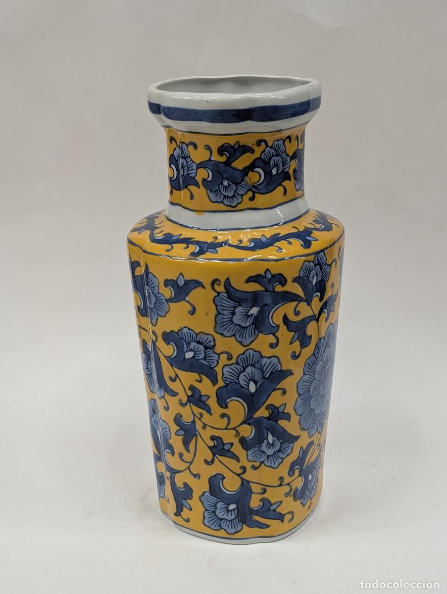 Antig&uuml;edades: JARRON AMARILLO CON FLORES AZULES - Foto 2