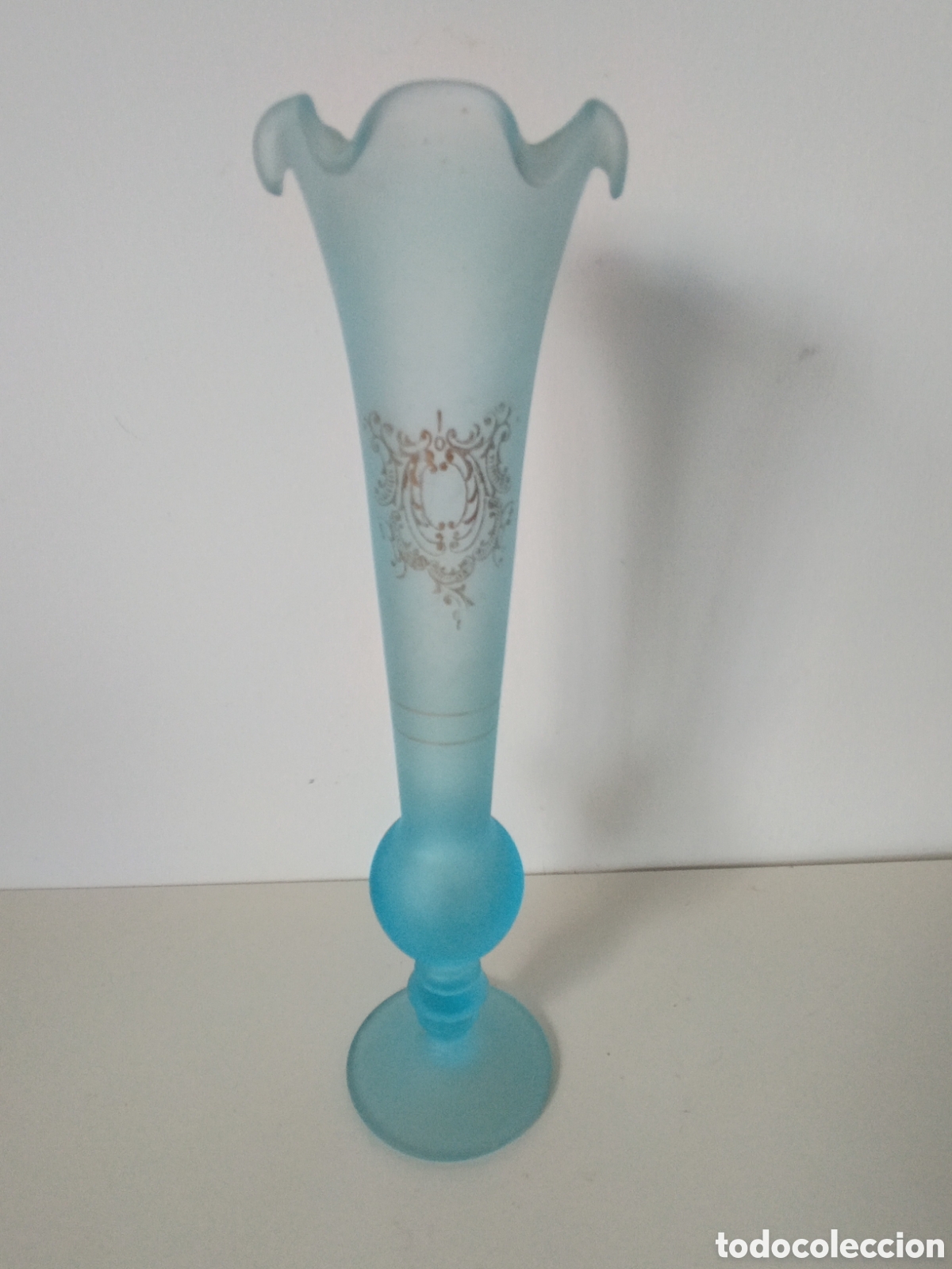 Oggetti Antichi: Jarr&oacute;n florero o violetero modernista de cristal azul glac&eacute; con detalles en oro