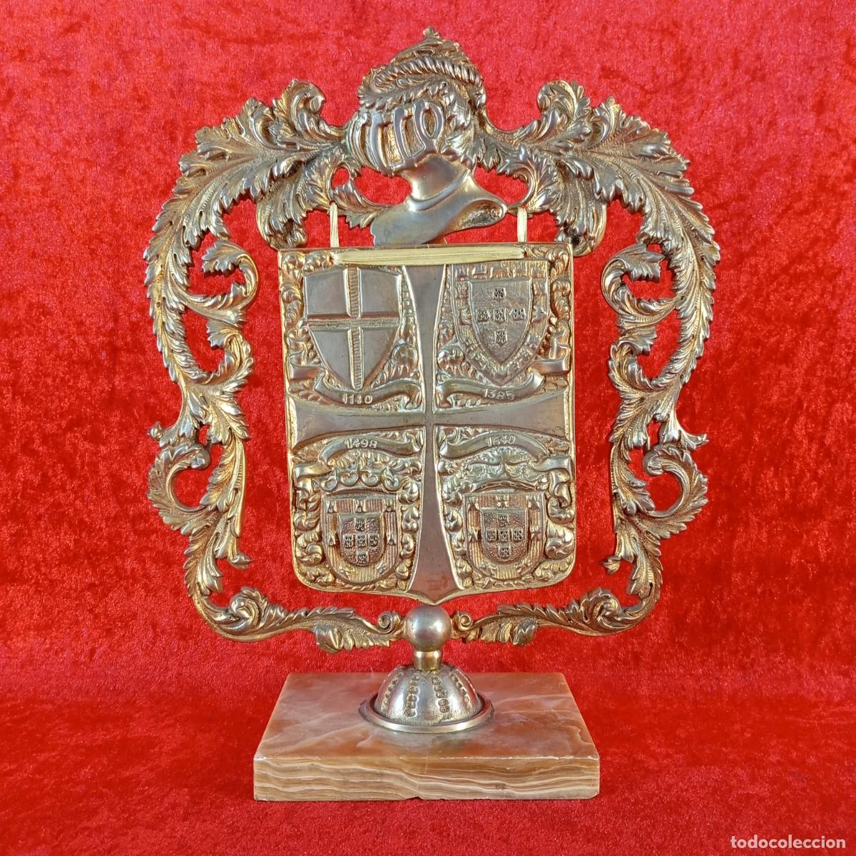 Antiguidades: PRECIOSO ESCUDO HERALDICO EN BASE DE M&Aacute;RMOL - BRONCE - ACTUALMENTE SIN CORDEL AMARILLO - VER FOTOS