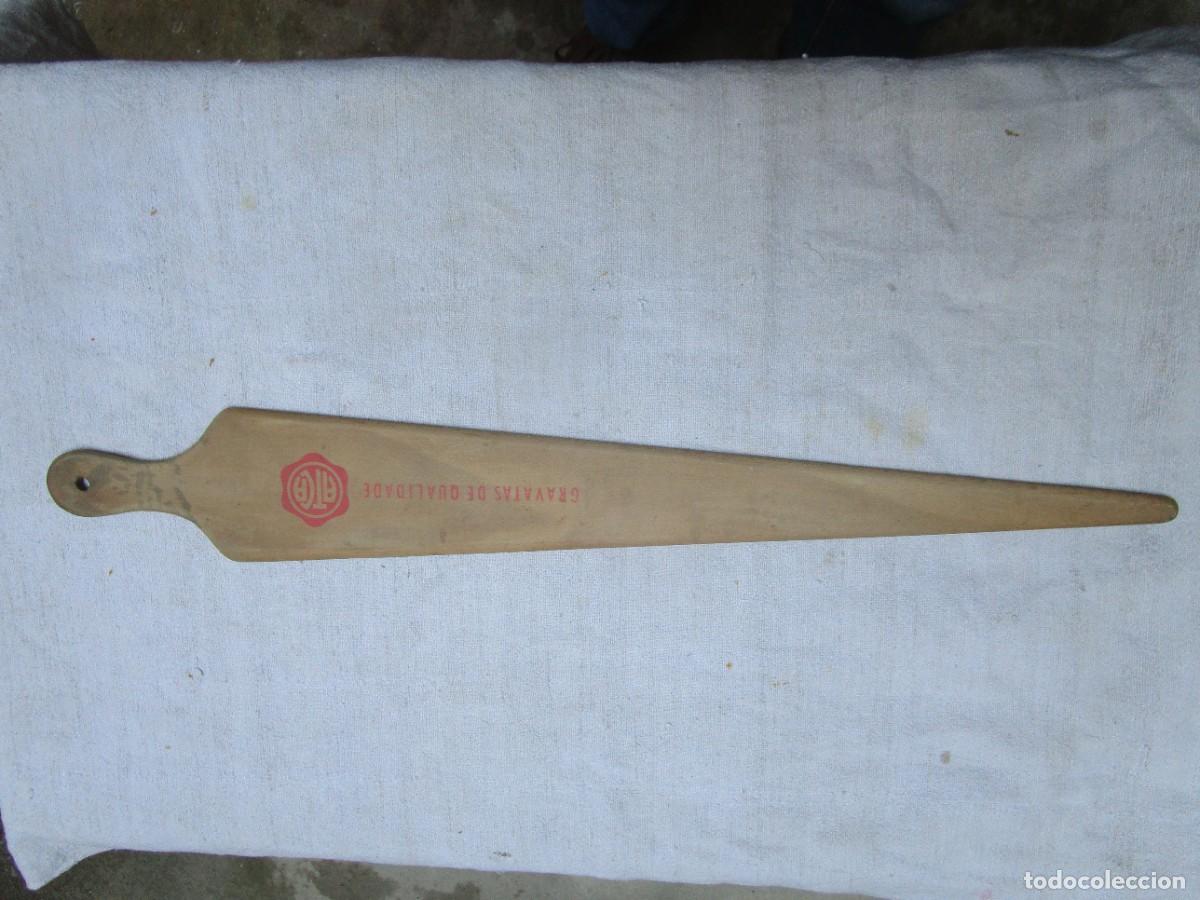 Antiques: Corbatas - espadela o paleta para su planchado - madera 56cm, Portugal, ATCA y comercio Guerreiro. +