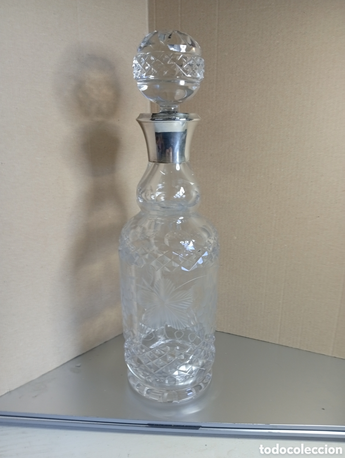 Antig&uuml;edades: Botella cristal tallado y cuello de plata - Foto 1