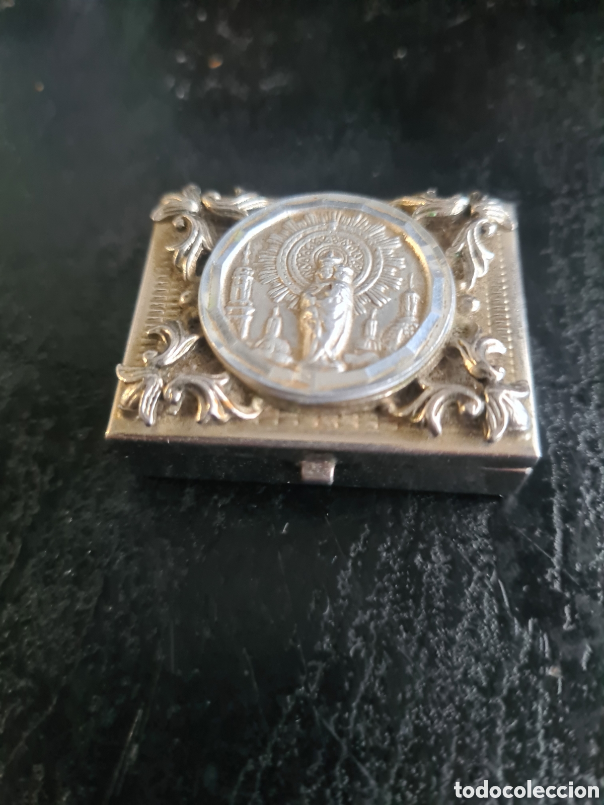 Antiquit&eacute;s: Se admiten ofertas.Antiguo pastillero de bolsillo - Virgen del Pilar (Plata y Alpaca)