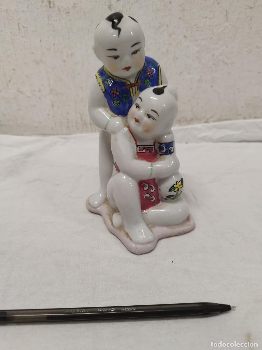 Oggetti Antichi: Figura China de Porcelana Pintada a Mano - Gemelos Celestiales He He Er Xian. Armon&iacute;a y Uni&oacute;n.