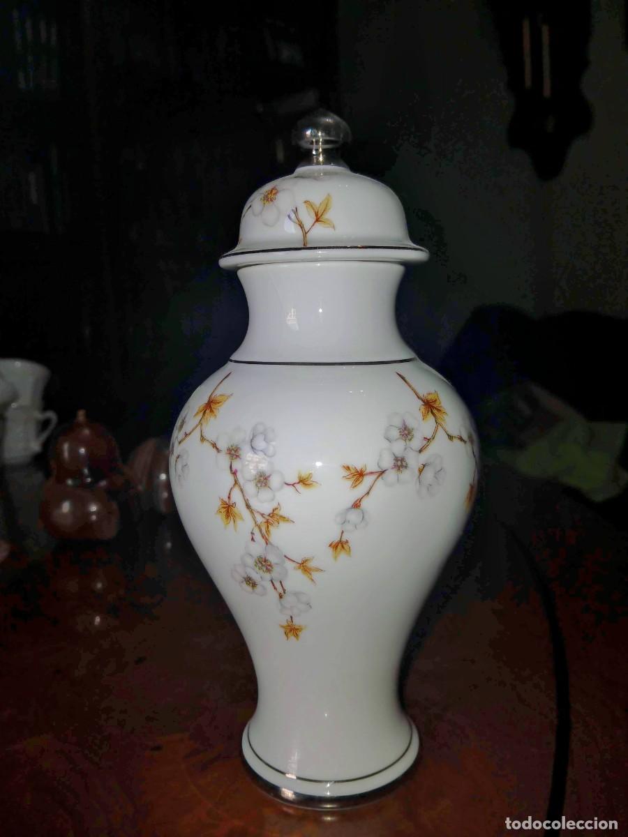 Oggetti Antichi: Tibor / Jarr&oacute;n con tapa en porcelana Capeans - Decoraci&oacute;n floral y filo plateado (19 cm)
