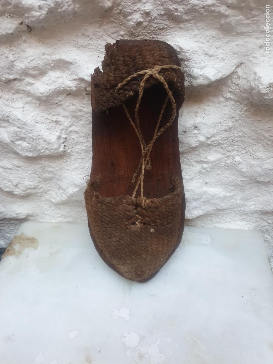 Antig&uuml;edades: ALPARGATA ARTESANAL DE MADERA Y CUERDA, ARAGON SOLO TENGO UNA