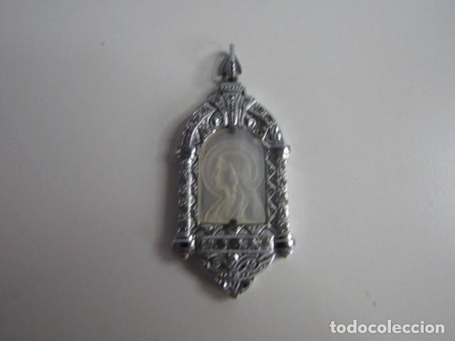 Oggetti Antichi: ANTIGUO COLGANTE MEDALLA VIRGEN EN N&Aacute;CAR TALLADO Y MARCASITAS. ESTILO ART D&Eacute;CO A&Ntilde;OS 40. 4,2 CM.