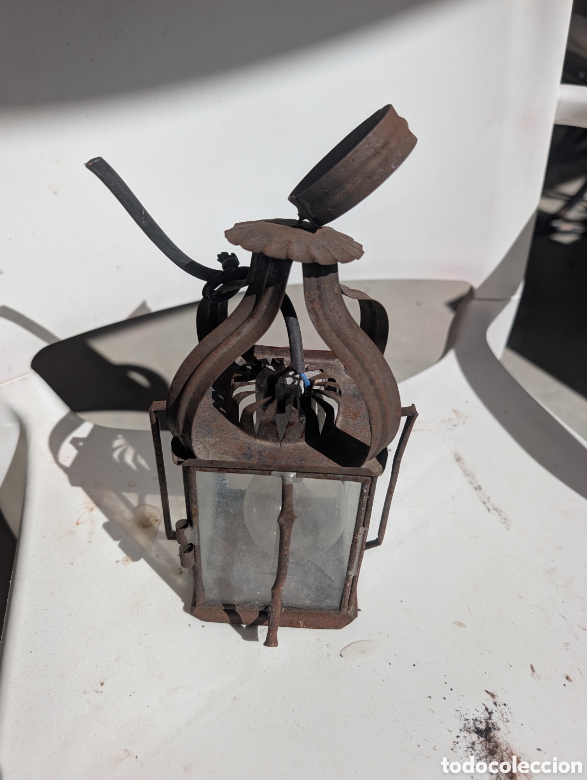 Antig&uuml;edades: Antiguo Farol de Techo o Pared - Hierro Forjado R&uacute;stico - Estilo Medieval / Cortijo - 26 cm - Con Cr