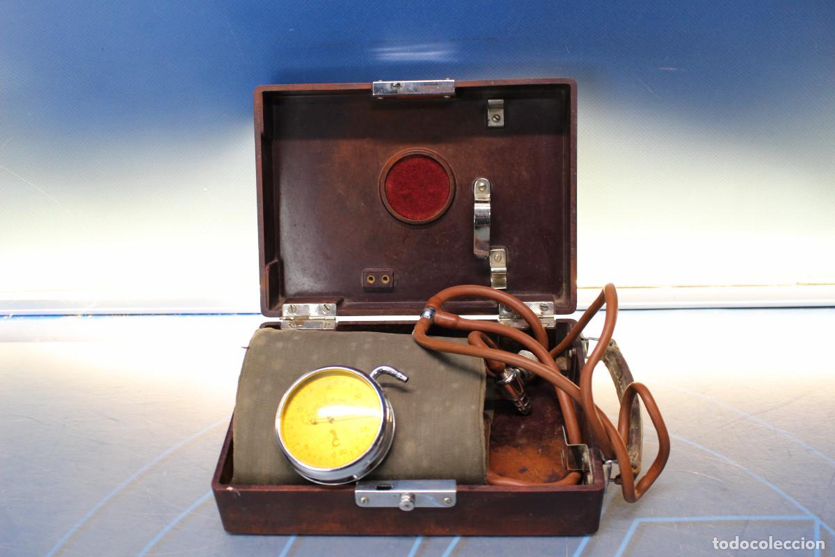 Antig&uuml;edades: Esfigmoton&oacute;metro. Antiguo tensi&oacute;metro. En su caja. Circa 1930.