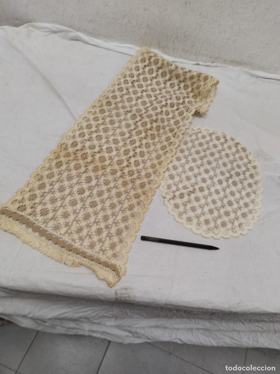 Antiques: Juego de camino de mesa rectangular y tapete redondo de ganchillo artesanal - Beige/Crudo.