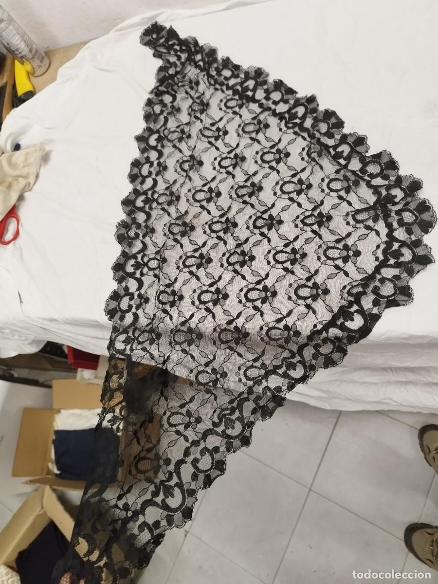 Antig&uuml;edades: Mantilla Triangular de Encaje Negro - Estilo Espa&ntilde;ol. - Foto 1