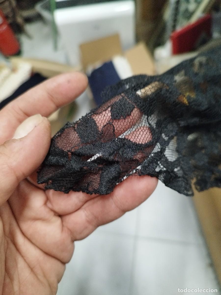 Antig&uuml;edades: Mantilla Triangular de Encaje Negro - Estilo Espa&ntilde;ol. - Foto 2