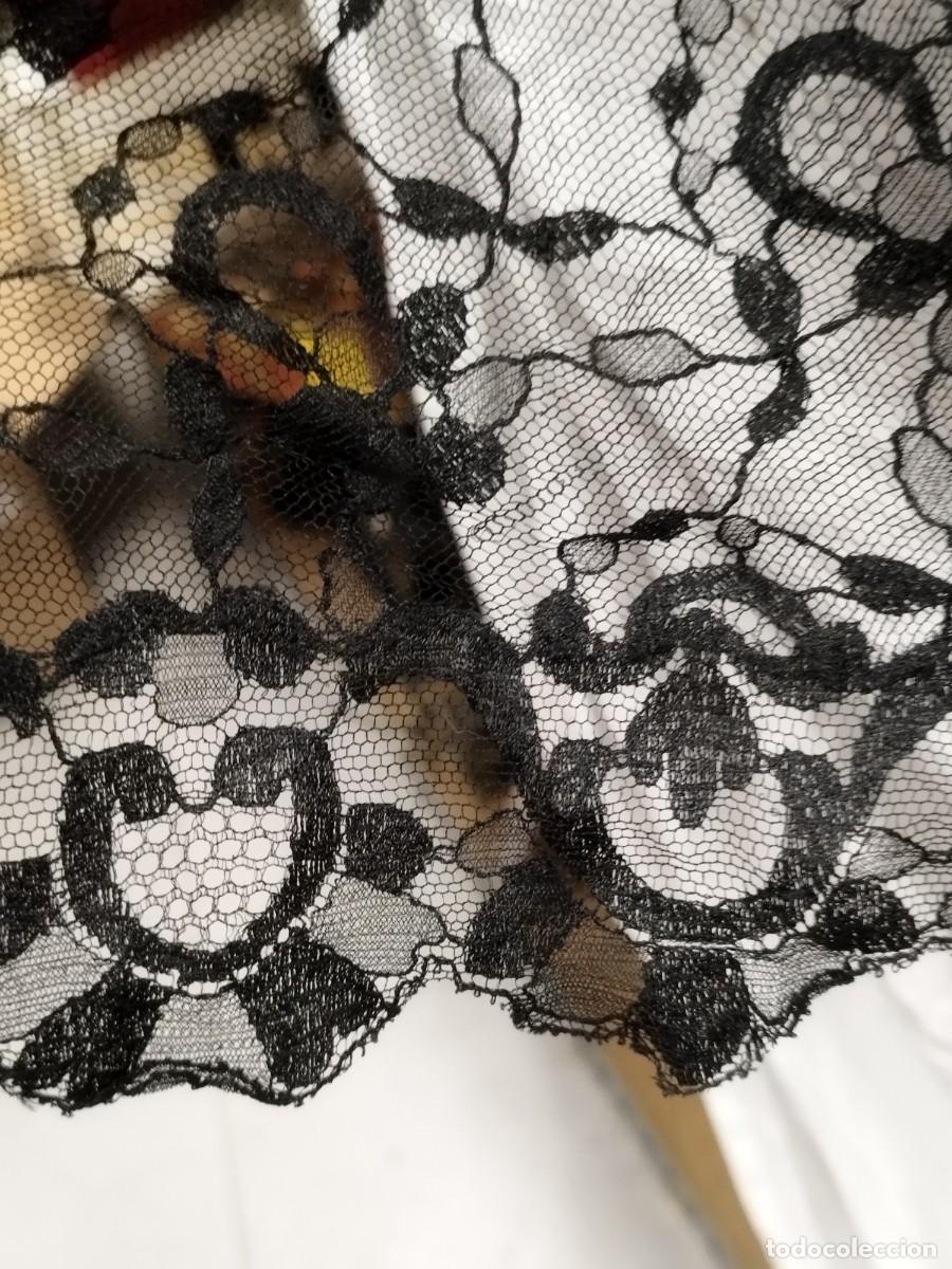 Antig&uuml;edades: Mantilla Triangular de Encaje Negro - Estilo Espa&ntilde;ol. - Foto 3
