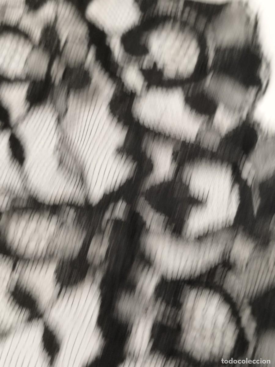 Antig&uuml;edades: Mantilla Triangular de Encaje Negro - Estilo Espa&ntilde;ol. - Foto 5