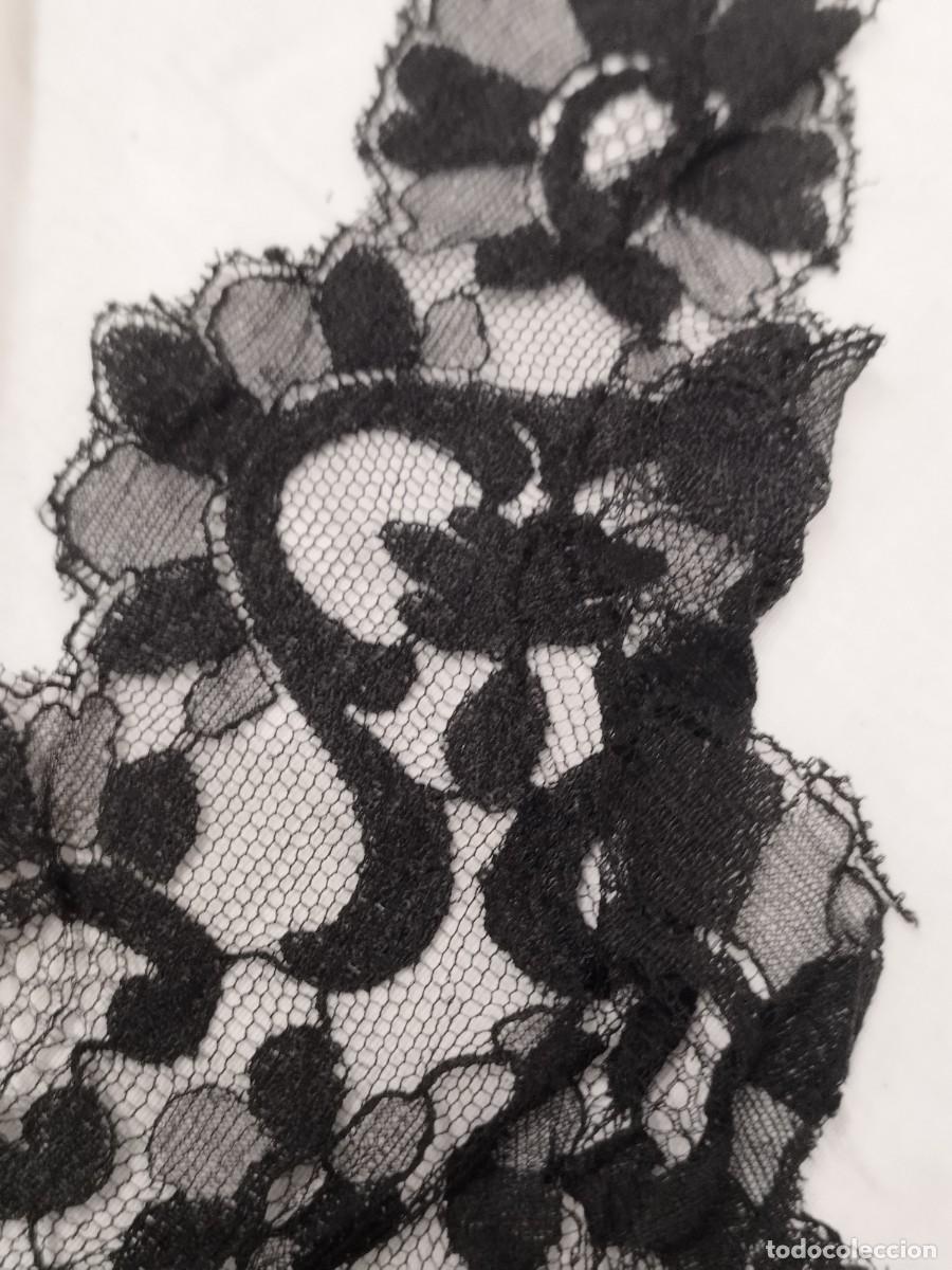 Antig&uuml;edades: Mantilla Triangular de Encaje Negro - Estilo Espa&ntilde;ol. - Foto 6