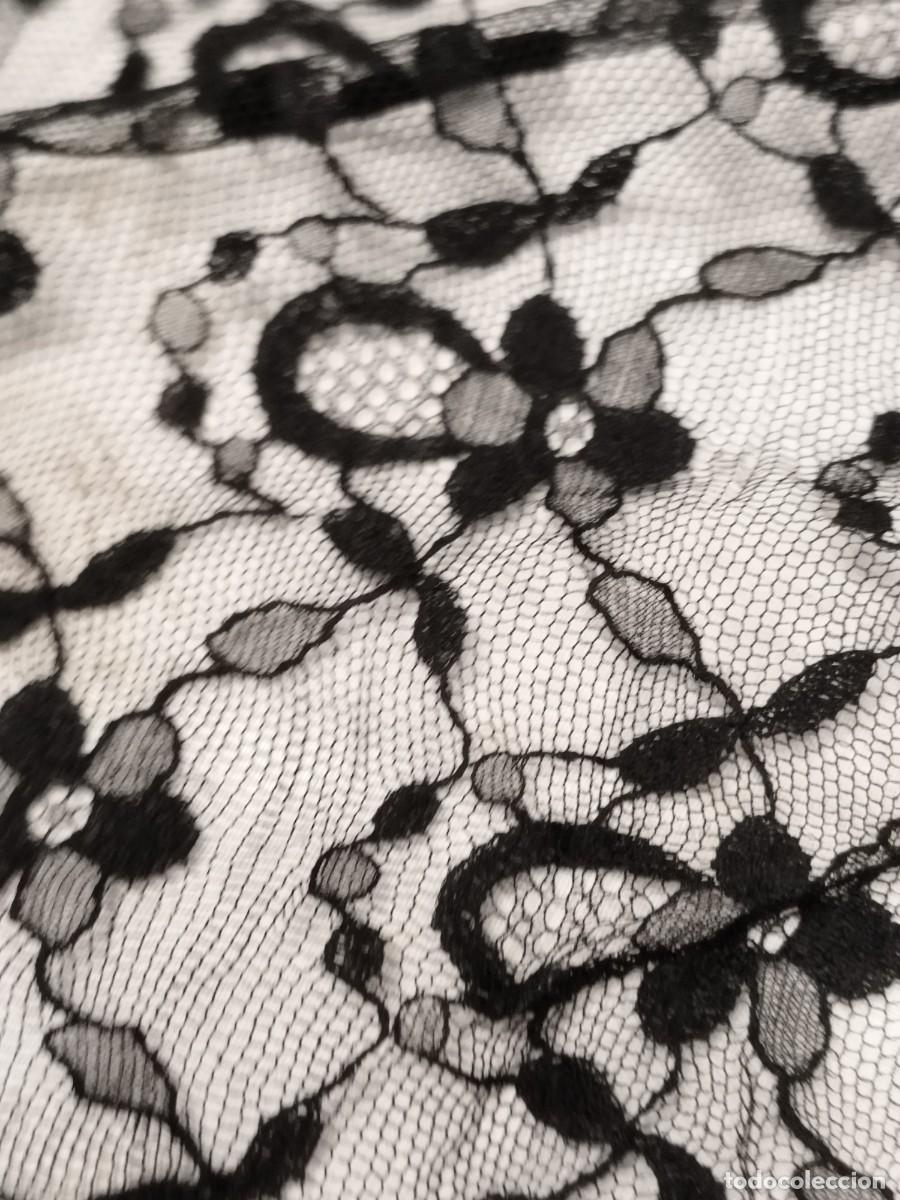 Antig&uuml;edades: Mantilla Triangular de Encaje Negro - Estilo Espa&ntilde;ol. - Foto 8