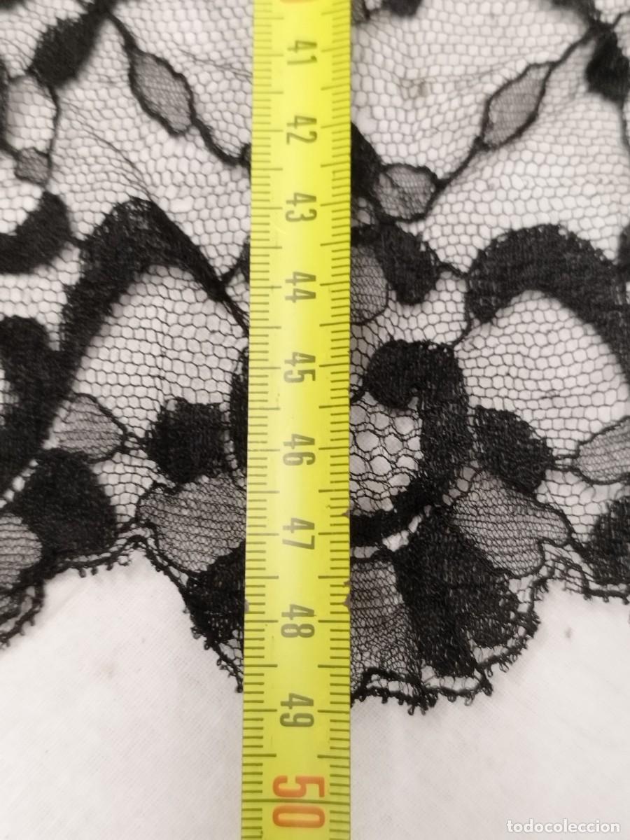Antig&uuml;edades: Mantilla Triangular de Encaje Negro - Estilo Espa&ntilde;ol. - Foto 10