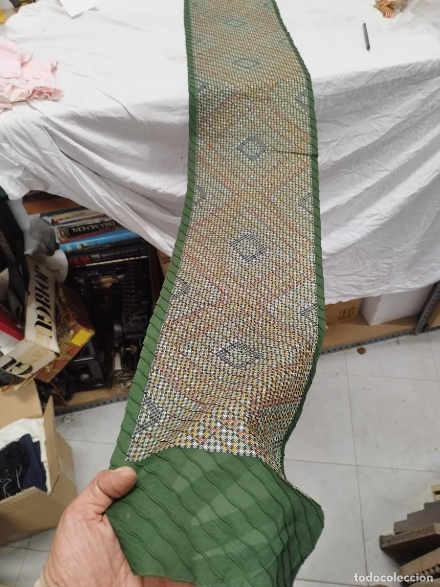 Antiques: Camino de Mesa Vintage / Tapete Alargado Geom&eacute;trico Retro Verde y Beige.