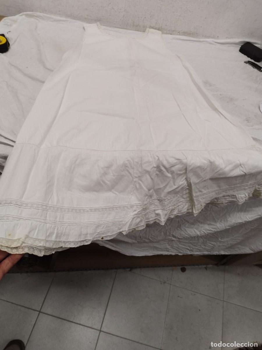 Antig&uuml;edades: Antiguo camison de mujer de color blanco. - Foto 3