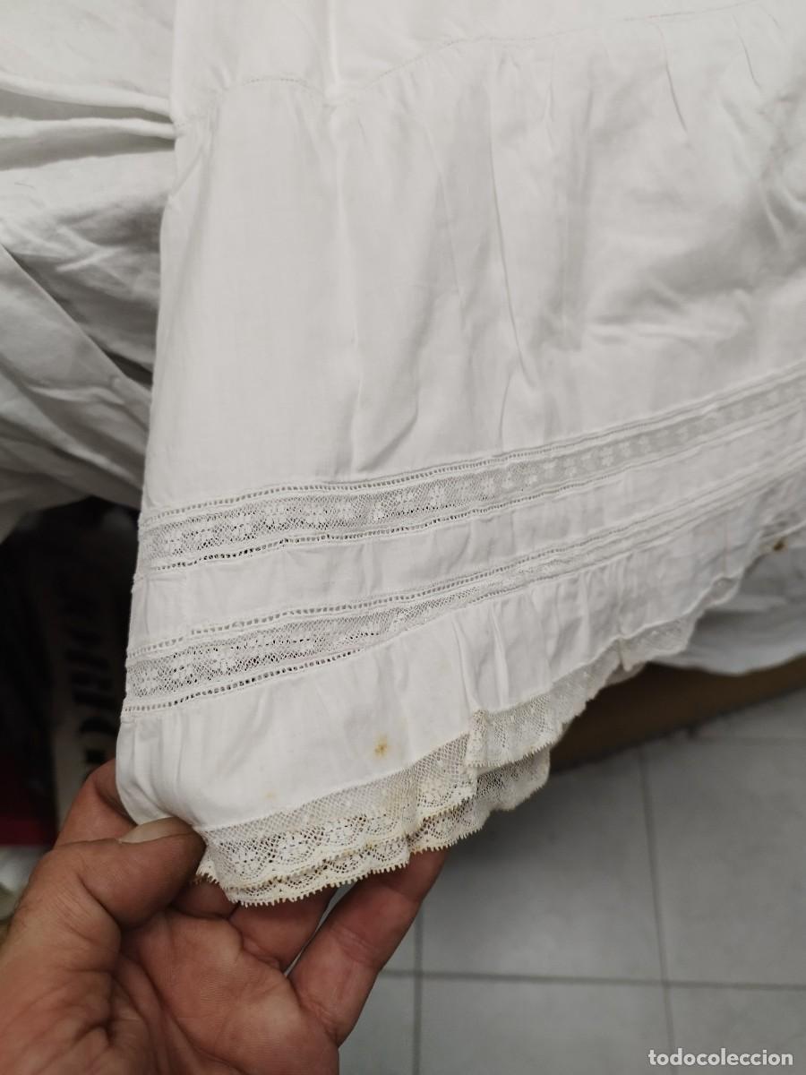 Antig&uuml;edades: Antiguo camison de mujer de color blanco. - Foto 4