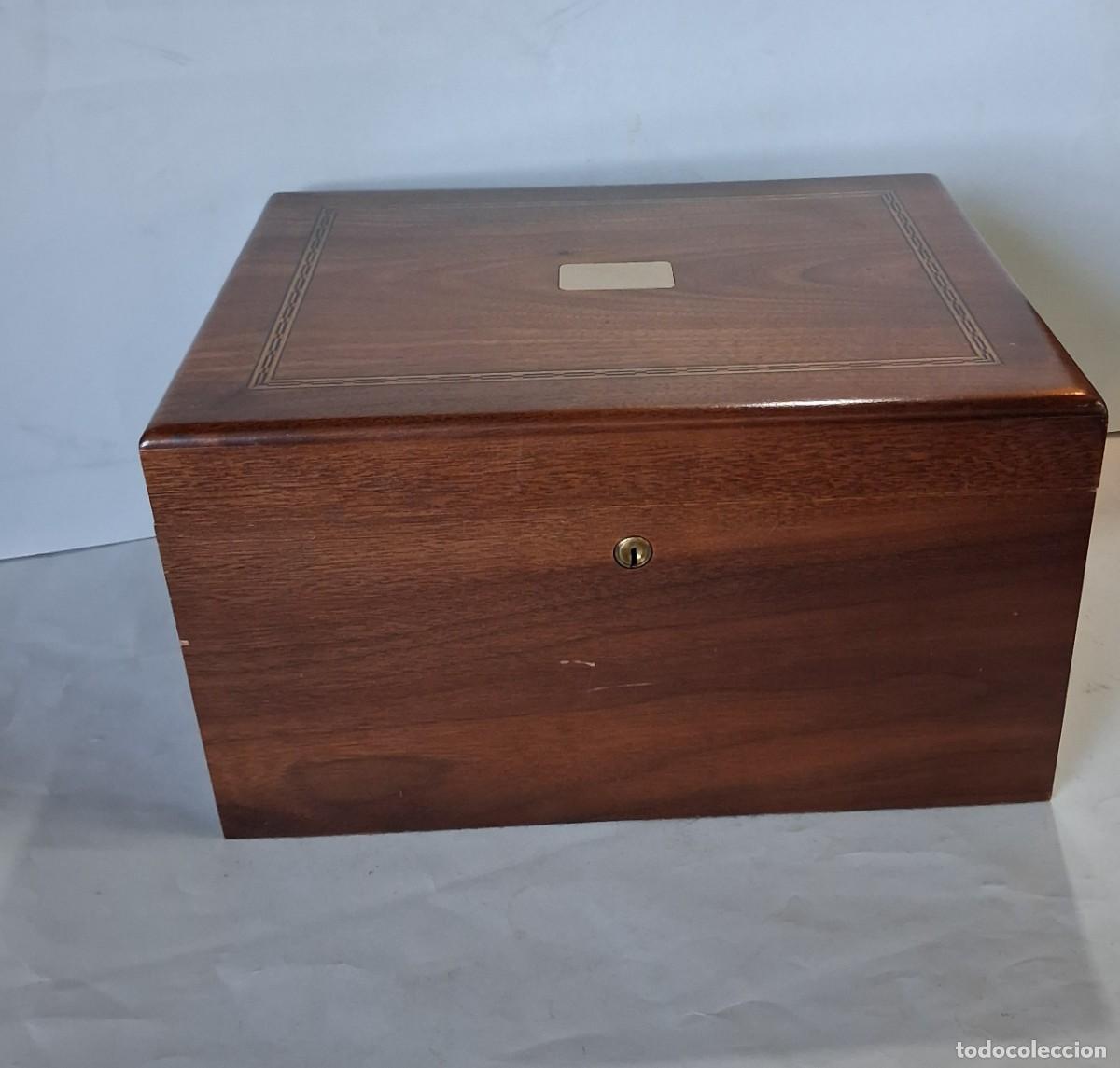 Antiguidades: Caja estilo eduardino de madera de nogal y marqueteria
