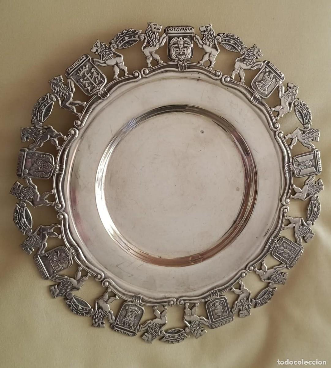Antig&uuml;edades: Plato / Bandeja de Plata 800 (132g) &ndash; Escudos de Departamentos de Colombia y Leones Calados
