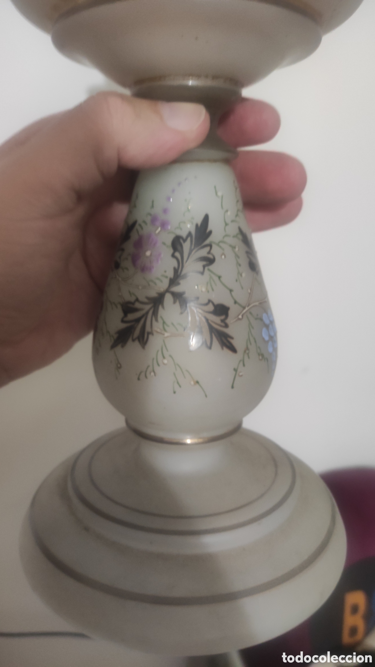 Antig&uuml;edades: Antiguo quinqu&eacute; de opalina, pintado a mano . - Foto 2