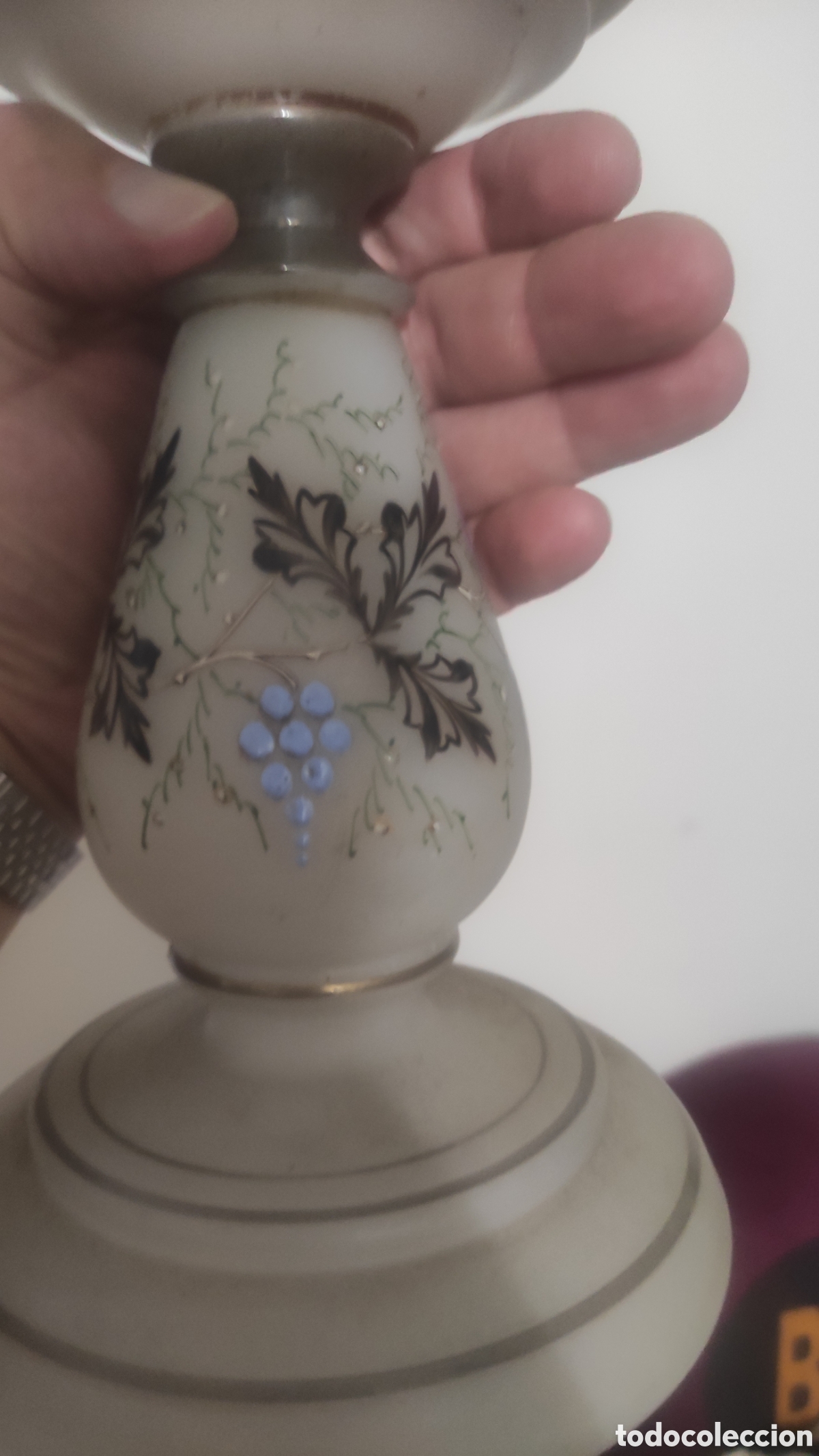 Antig&uuml;edades: Antiguo quinqu&eacute; de opalina, pintado a mano . - Foto 3