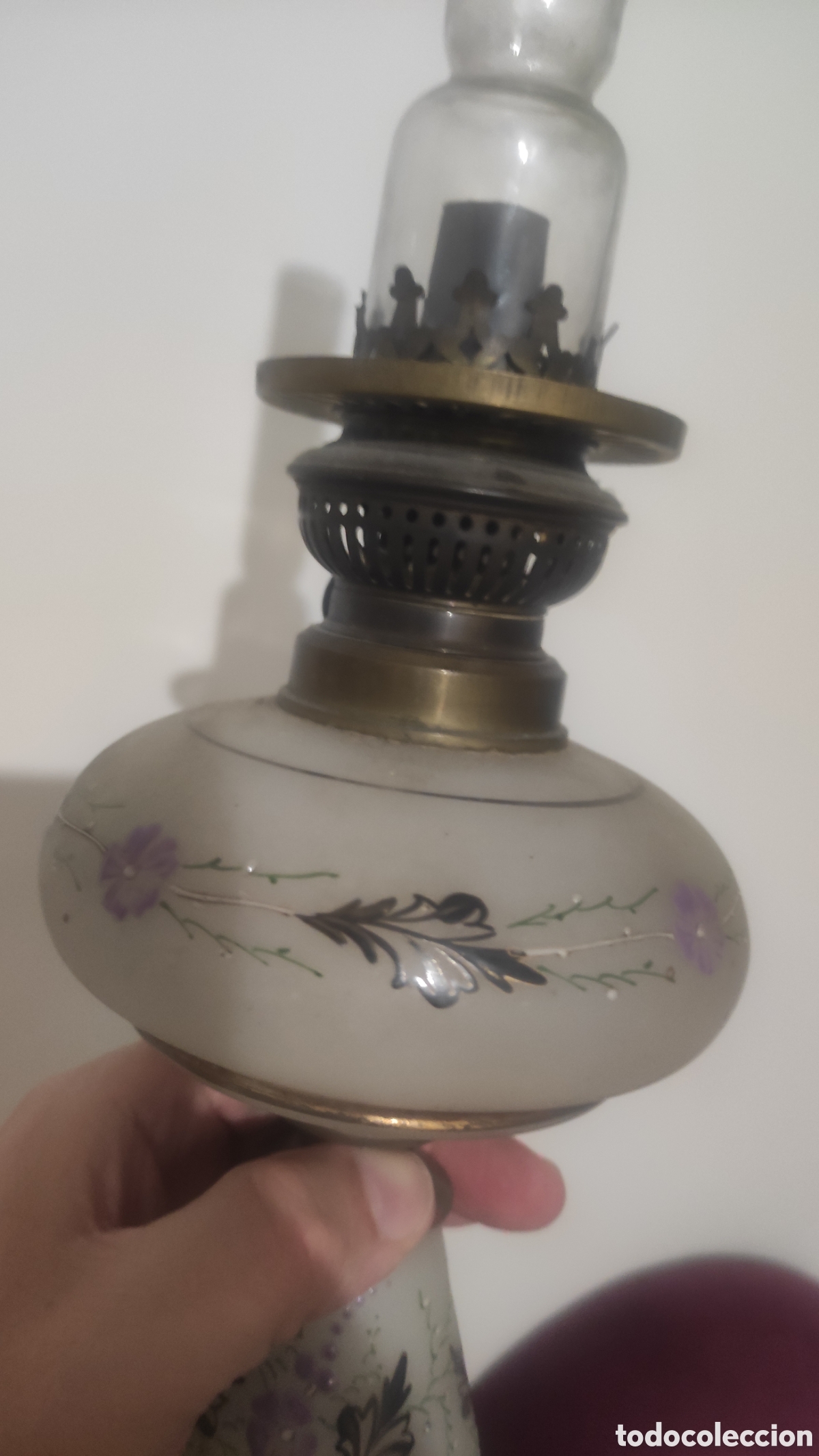 Antig&uuml;edades: Antiguo quinqu&eacute; de opalina, pintado a mano . - Foto 5