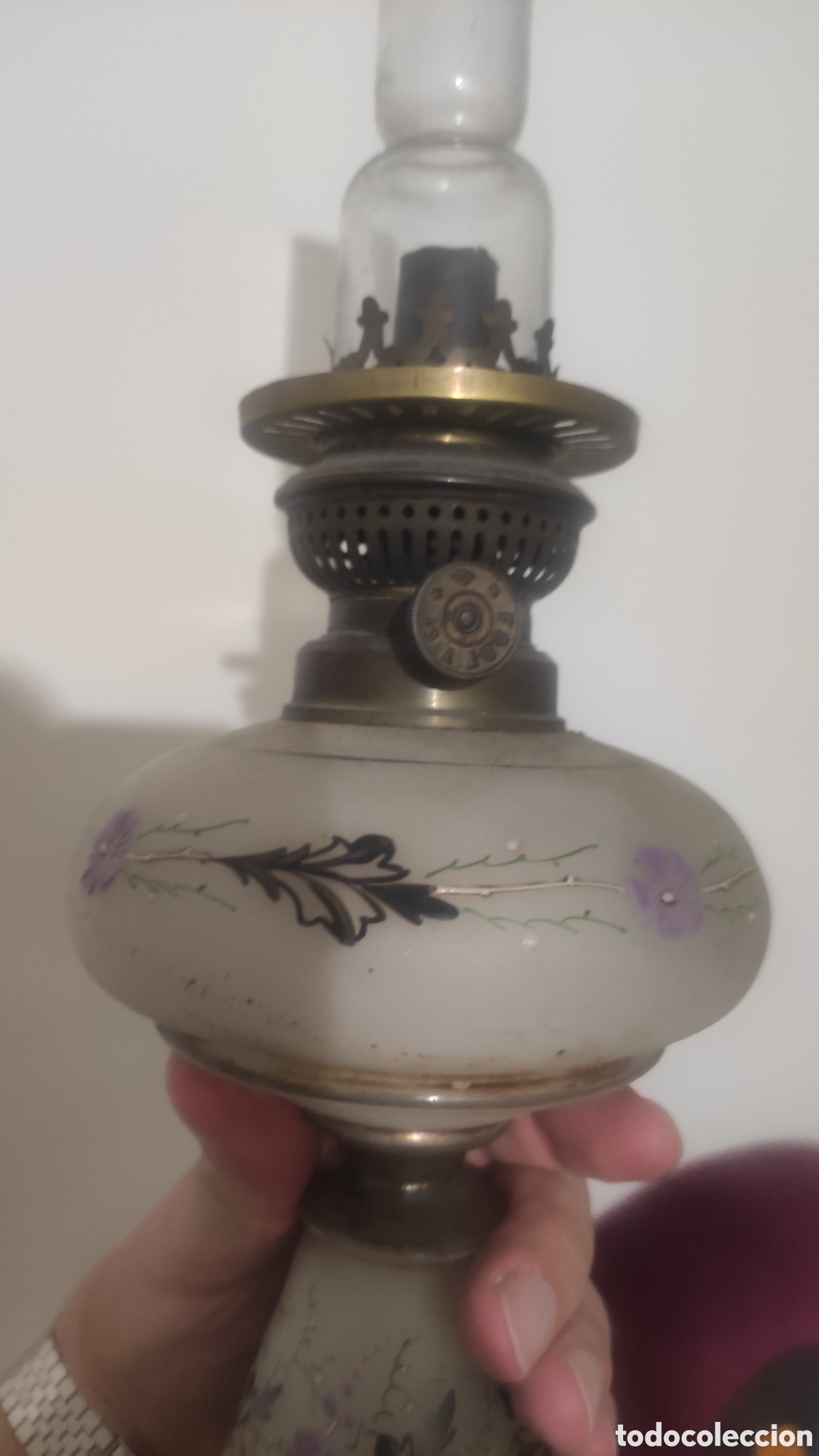 Antig&uuml;edades: Antiguo quinqu&eacute; de opalina, pintado a mano . - Foto 6